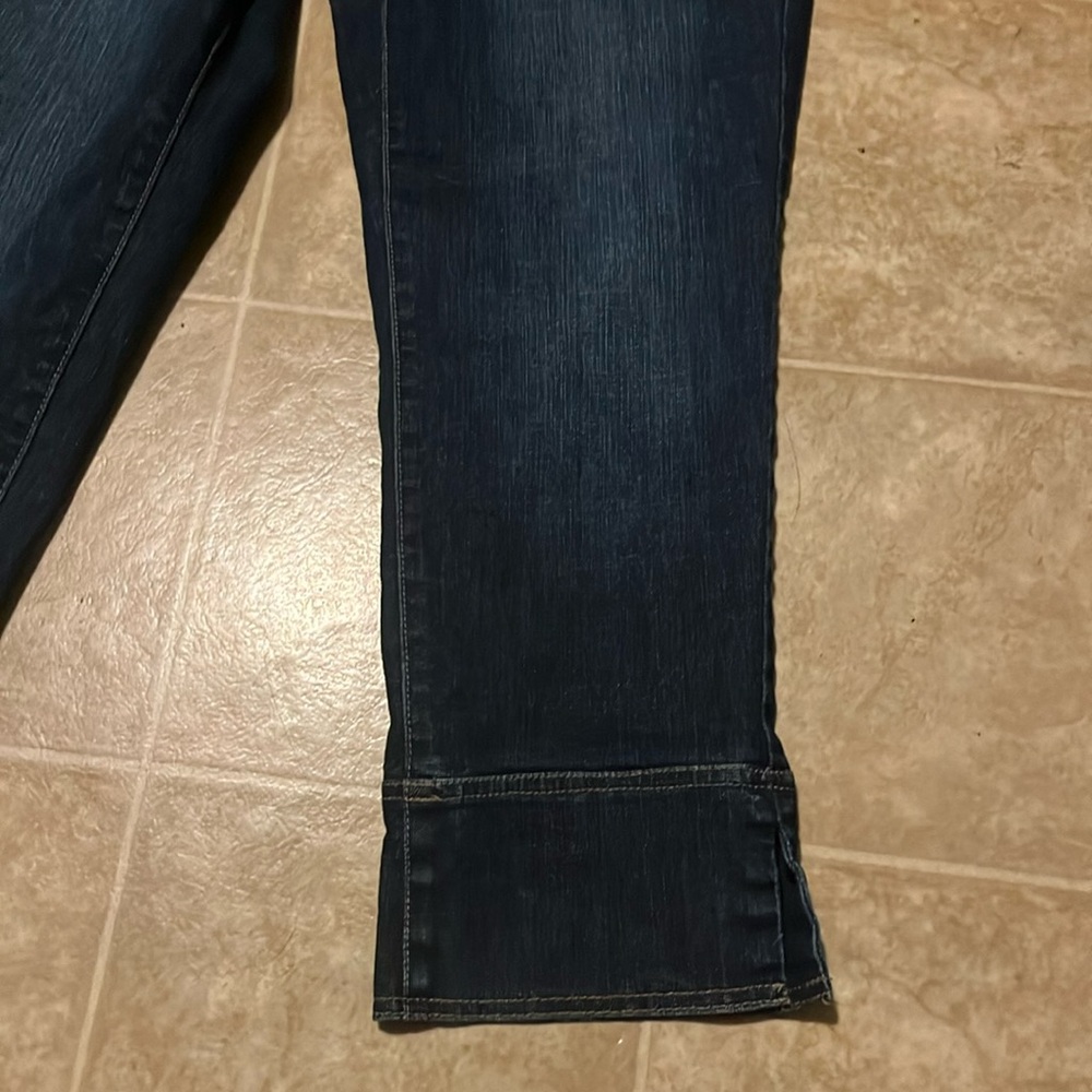 Simply Vera Wang straight dark wash denim capri - Picture 6 of 10